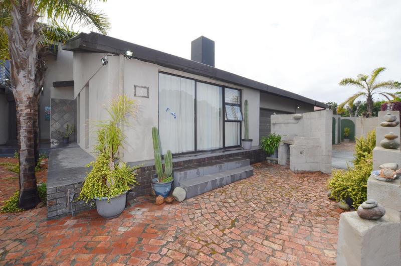 6 Bedroom Property for Sale in Parow North Western Cape